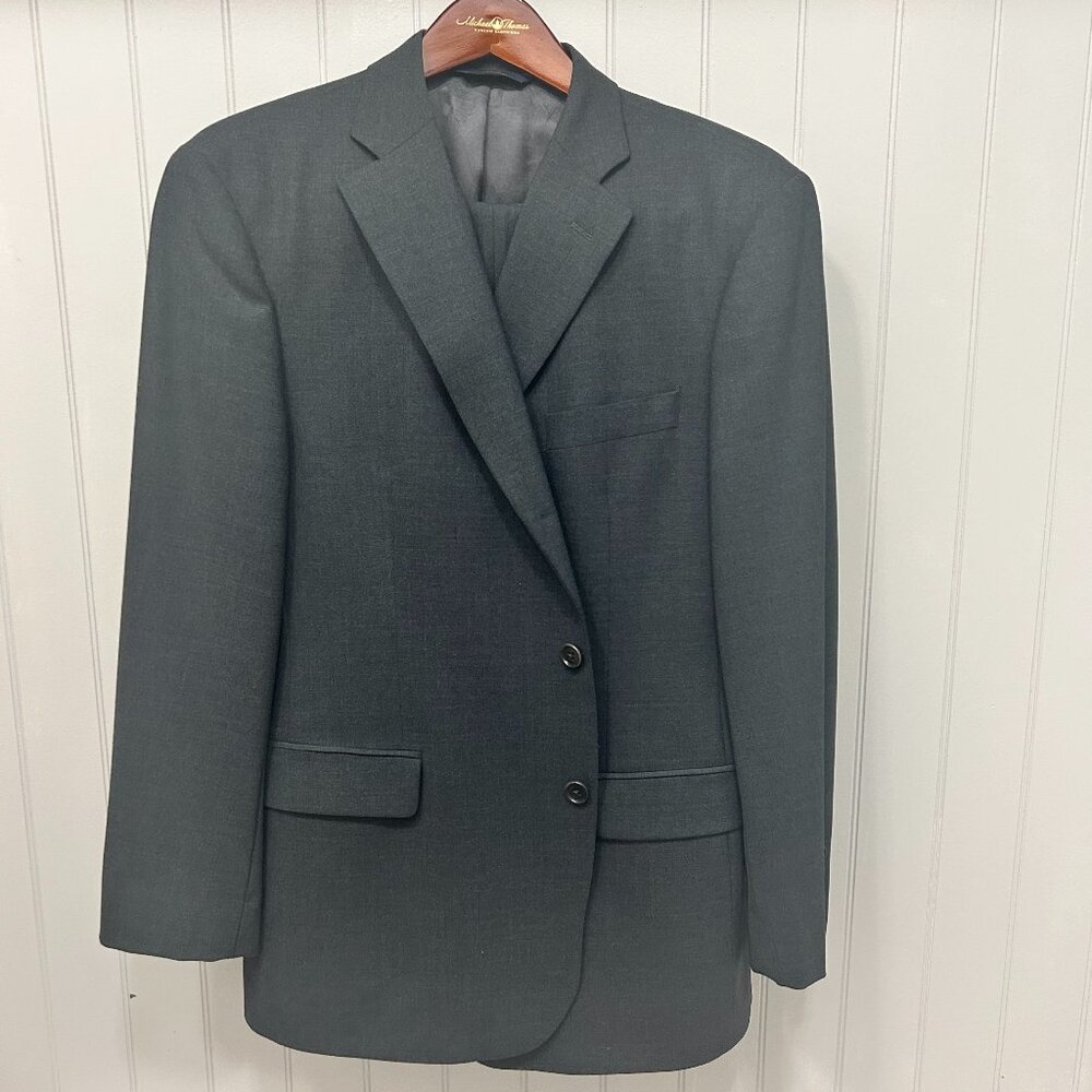 Brooks Brothers 346 Stretch Charcoal Suit. 44R Coat. 37W/31L pleated Pants